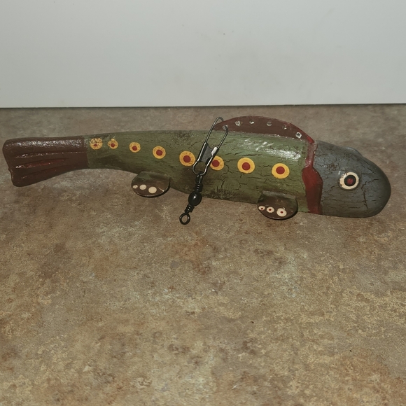 Vintage Handcrafted Folkart Wooden Fish Signed DP - Picture 8 of 10